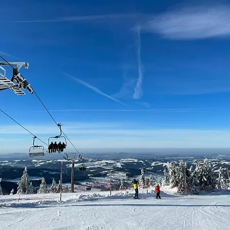 アパート Krakonosovo ロキトニツェ・ナト・イゼロウ